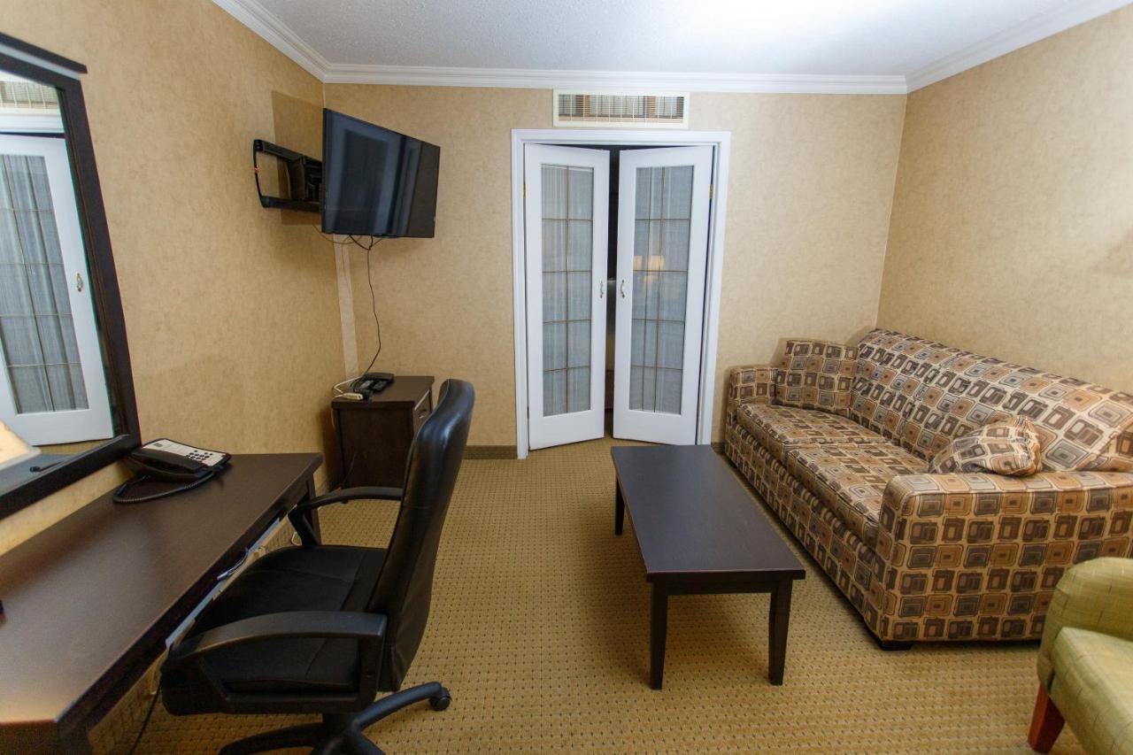 The George Dawson Inn & Conference Centre Dawson Creek Exteriér fotografie