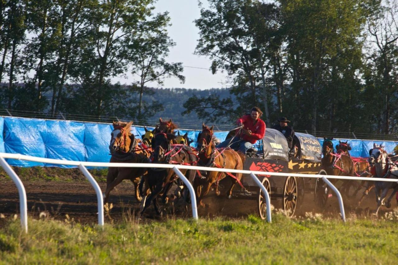 The George Dawson Inn & Conference Centre Dawson Creek Exteriér fotografie