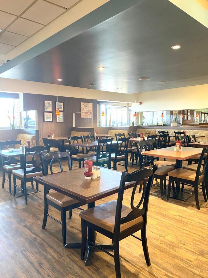 The George Dawson Inn & Conference Centre Dawson Creek Exteriér fotografie