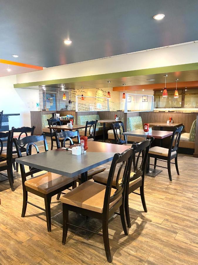The George Dawson Inn & Conference Centre Dawson Creek Exteriér fotografie