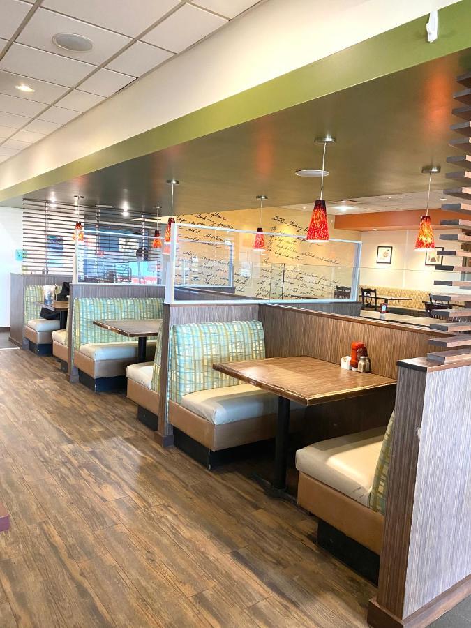 The George Dawson Inn & Conference Centre Dawson Creek Exteriér fotografie