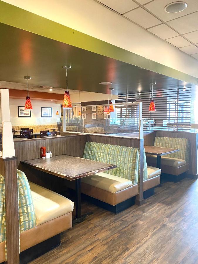 The George Dawson Inn & Conference Centre Dawson Creek Exteriér fotografie