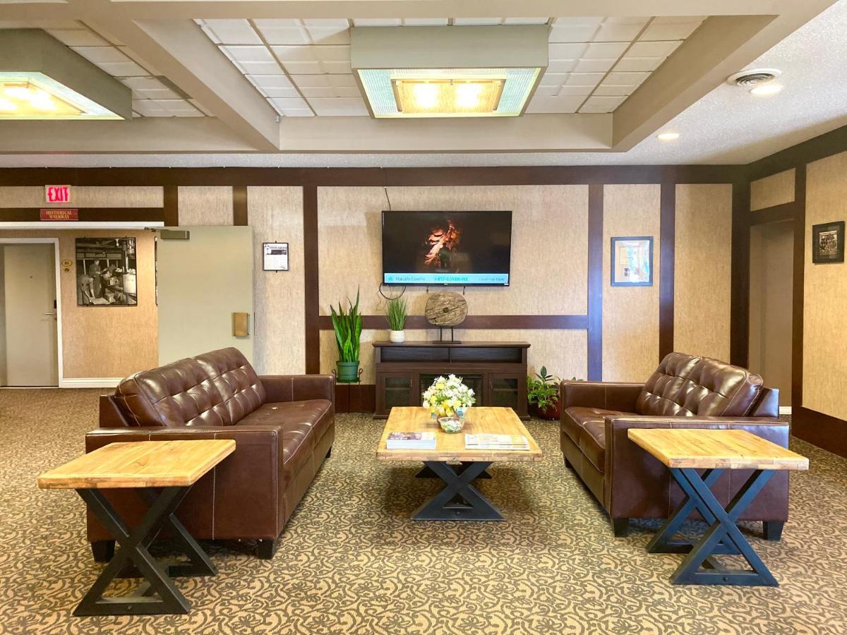 The George Dawson Inn & Conference Centre Dawson Creek Exteriér fotografie