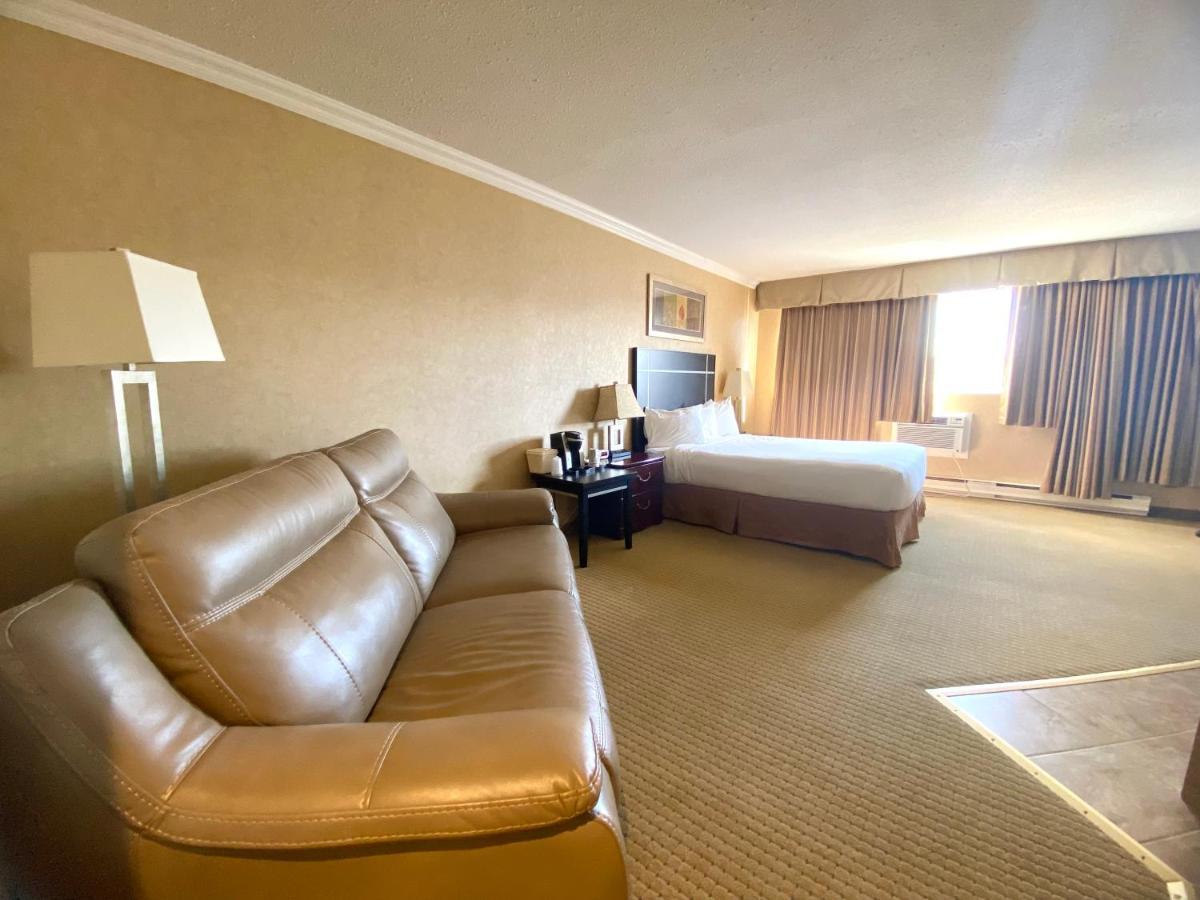 The George Dawson Inn & Conference Centre Dawson Creek Exteriér fotografie